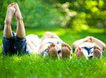 children-lying-in-grass